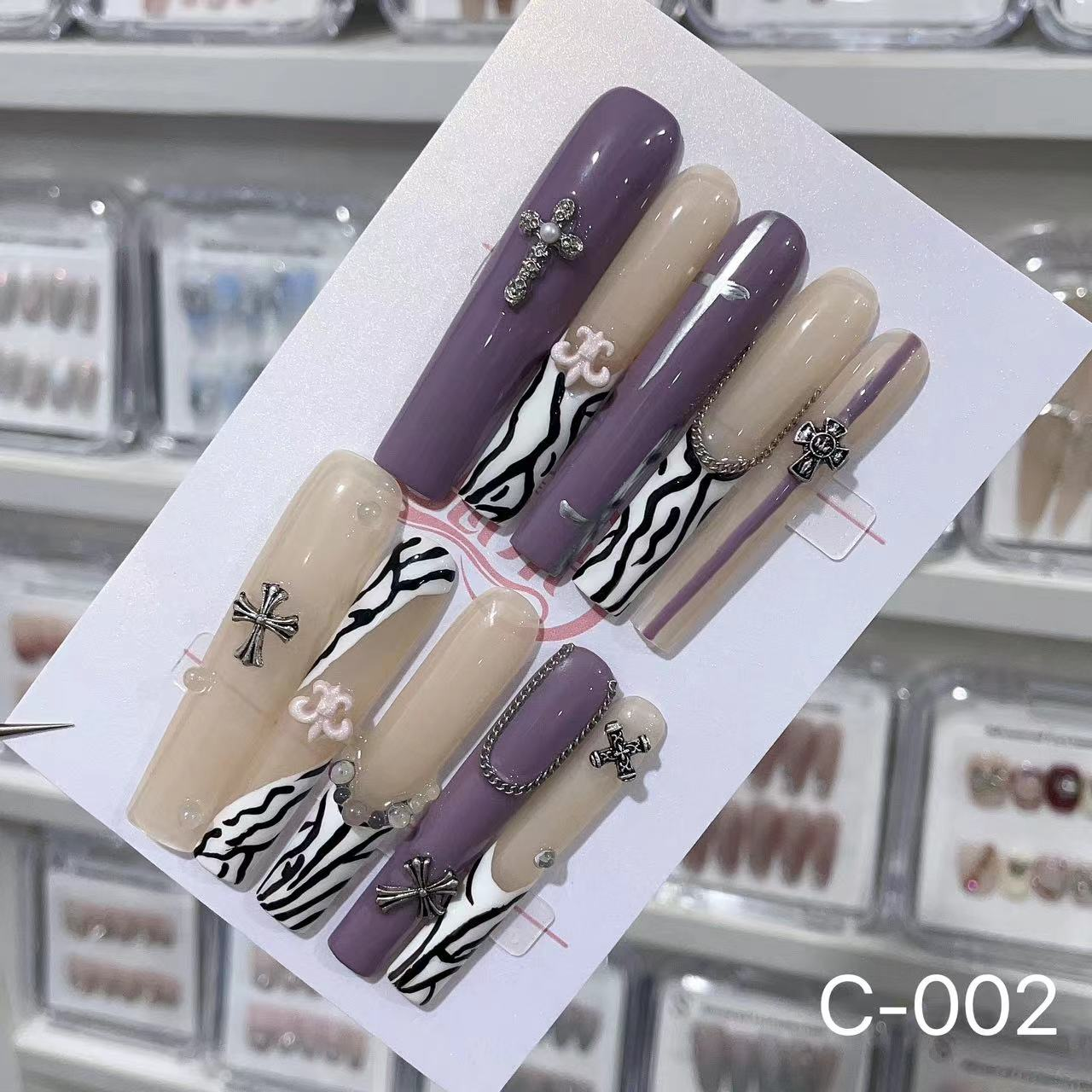 C-002# Spotted Makro Heart press on nails